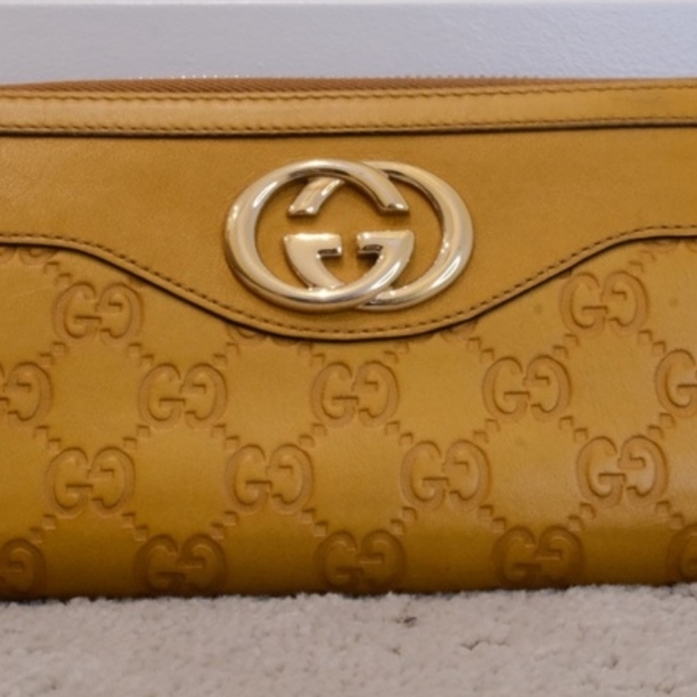 Authentic Gucci 'Shima' Women's Burnt Orange Genuine Italian Leather Clutch